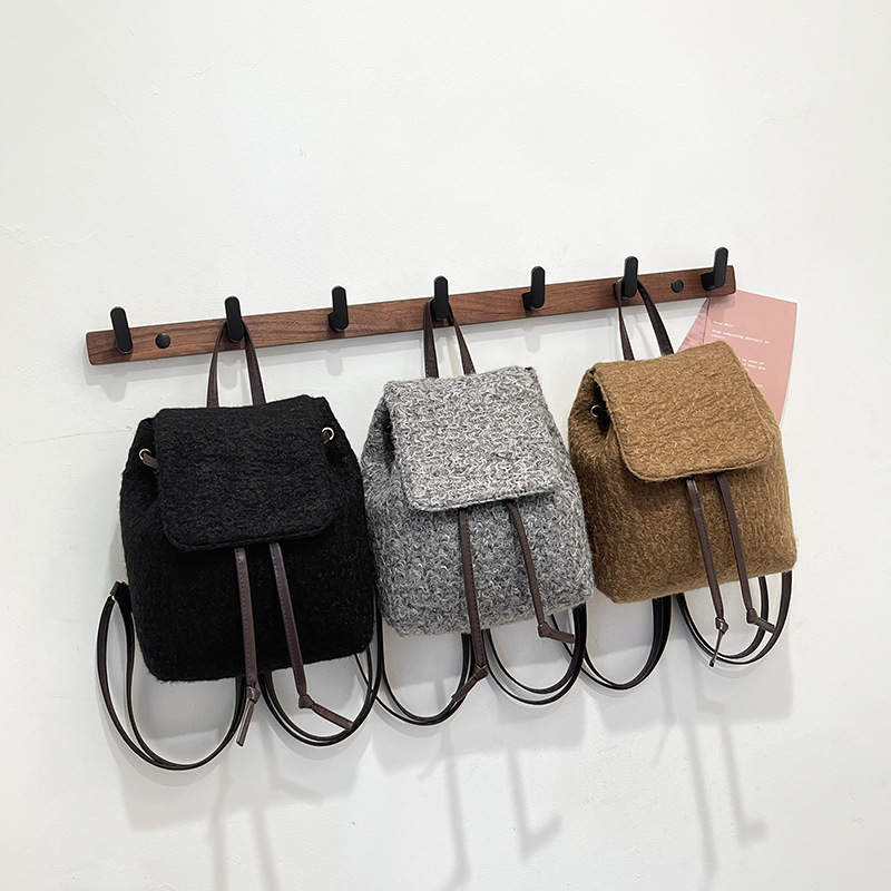This new winter backpack is a stylish hand-held woolen bag for women's commuting. It is small, artistic, retro and versatile. It is a single-shoulder crossbody bag Application Scenario