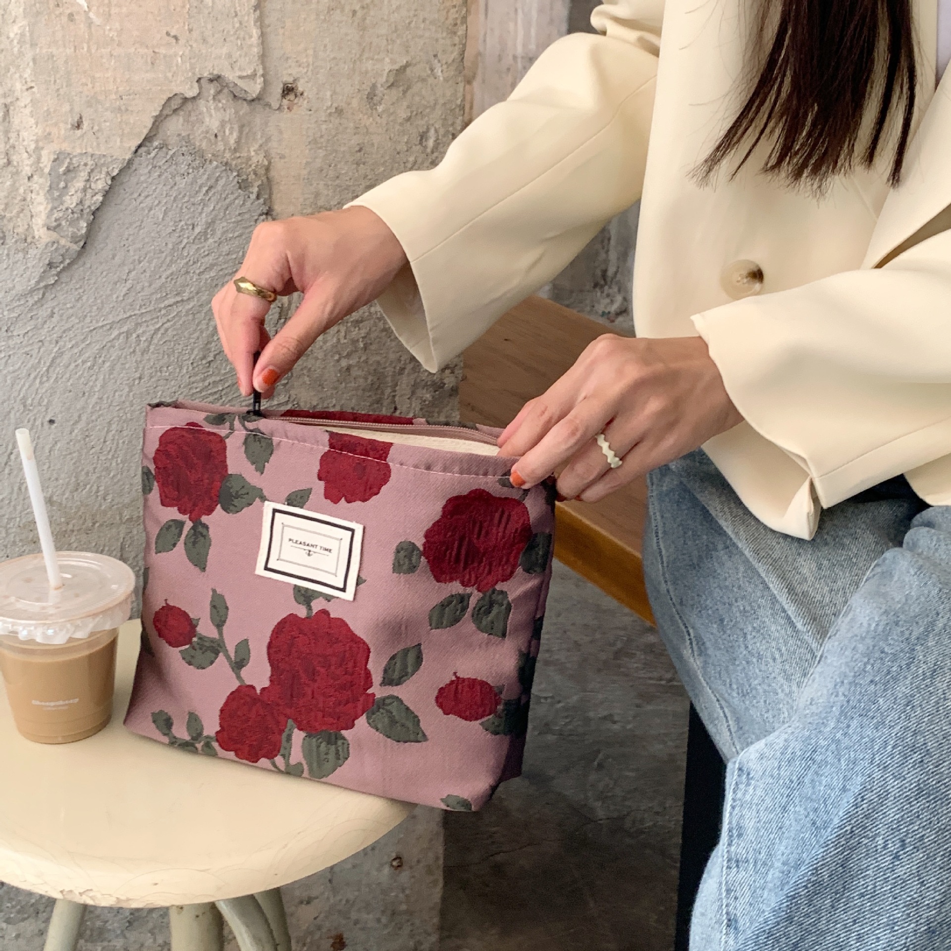 29122 Retro niche brocade makeup bag, large-capacity portable storage toiletry bag, texture artistic pen case Specification drawing