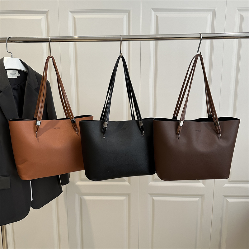 New women's bag 2025 New large-capacity, stylish and high-quality tote bag, a niche design single-shoulder bag for women Application Scenario