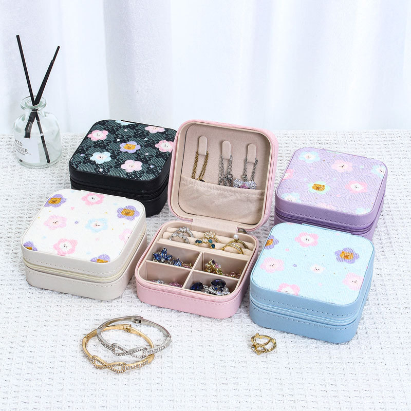 Cross-border jewelry storage box, cute girls' ring, accessory and necklace box, small and portable jewelry box full figure