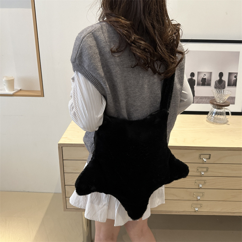 New autumn and winter laid-back style tote bag for women, large-capacity solid-color furry single-shoulder crossbody bag Specification drawing
