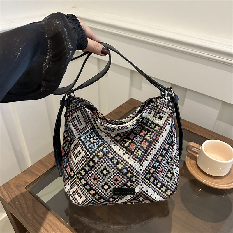 Large-capacity student class bag 2024 new style fashionable commuter tote bag for women, ins ethnic style single-shoulder handbag full figure