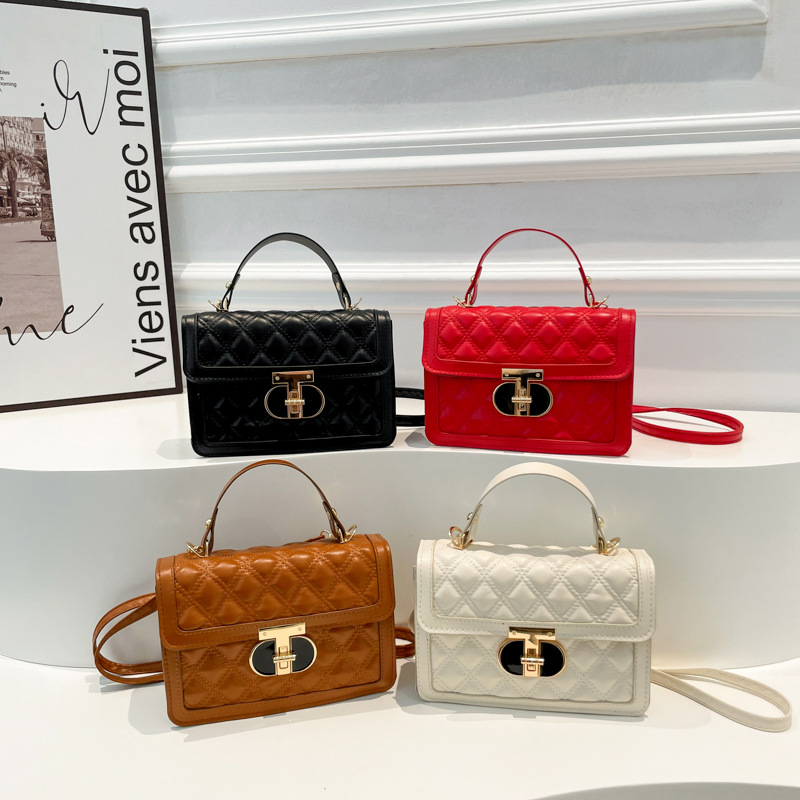 The new winter 2024 diamond-patterned embroidery line commuter hand-held small square bag is retro and stylish, yet trendy and individualistic. It's a single-shoulder crossbody bag Application Scenario
