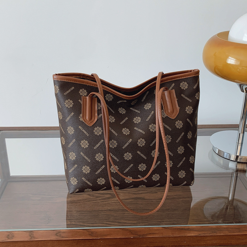 Large-capacity women's bag, soft leather texture, 2024 new trendy and fashionable handbag, European and American tote bag, versatile shoulder bag full figure