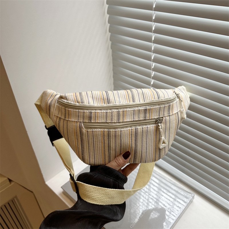 Pleated and striped contrasting color, fresh and versatile, large-capacity nylon fabric saddle bag, commuter single-shoulder women's bag full figure