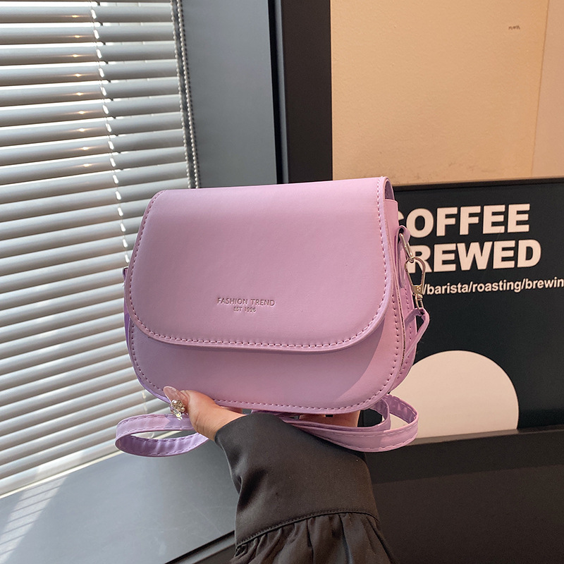 Fashionable and simple single-shoulder small bag for women in winter 2024, a new simple square bag for women, practical and high-end single-shoulder bag full figure