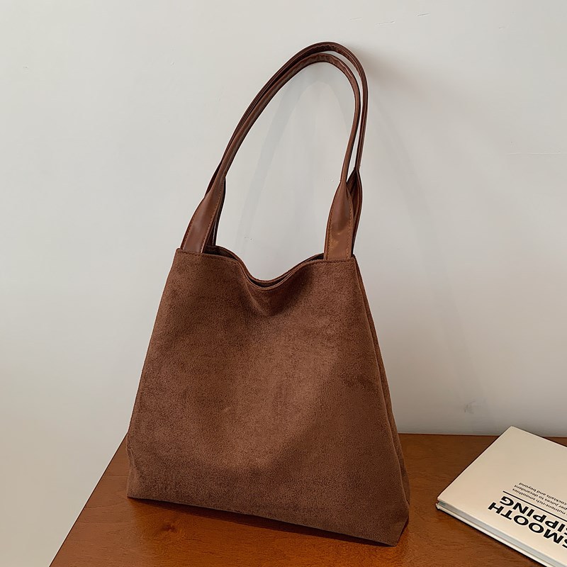 Commuting retro large-capacity suede bag for women, 2024 new winter single-shoulder bag, college student tote bag for class full figure