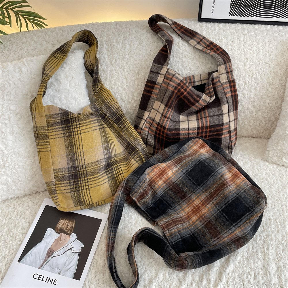 411252 New school-style woolen checkered single-shoulder bag, large-capacity crossbody bag, commuter bag, student schoolbag full figure