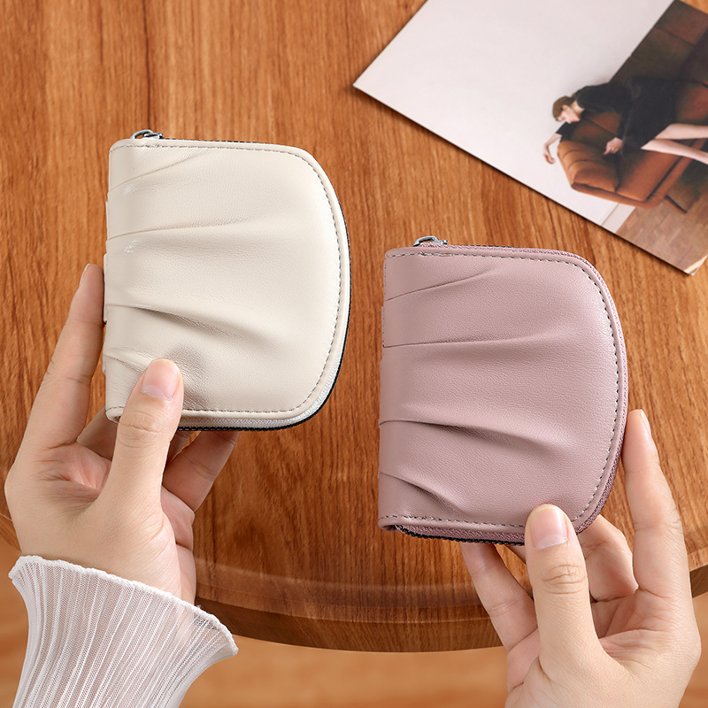 Folding card bag, women's wallet, multi-functional identification, coins, loose change storage, folding card bag, zipper portable wallet Application Scenario