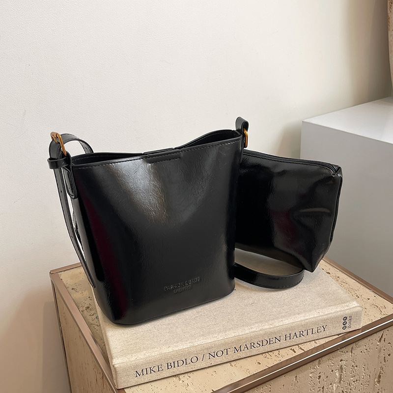 Retro and niche underarm bag for women's winter 2024 new trendy and fashionable Korean bucket bag, versatile single-shoulder crossbody bag full figure