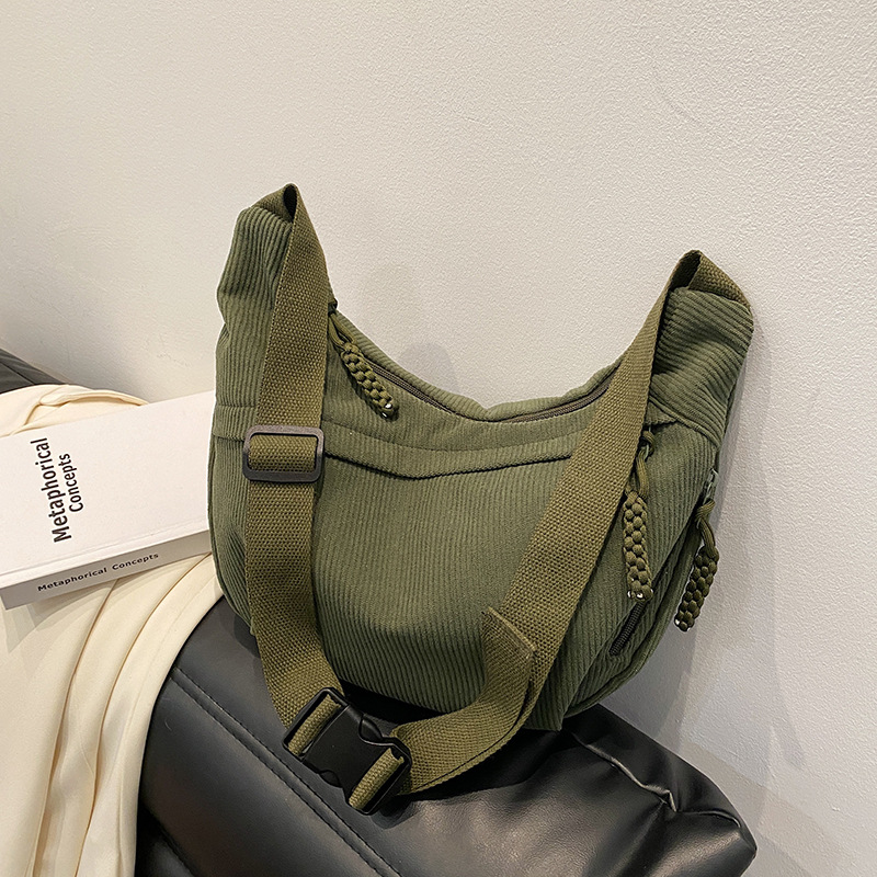 Dumpling bag Women's corduroy crossbody bag, large-capacity single-shoulder bag, casual women's bag, simple and versatile, sports commuting bag full figure