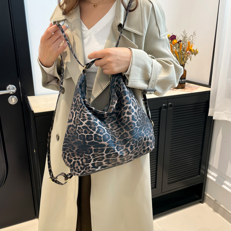 Retro leopard print laid-back style single-shoulder women's bag 2024 Winter new stylish Korean-style underarm tote bag for commuting to school Specification drawing