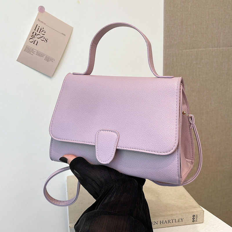 The new 2024 trendy crossbody bag for women, a large-capacity commuter bag for autumn and winter, a high-end and versatile small square bag full figure
