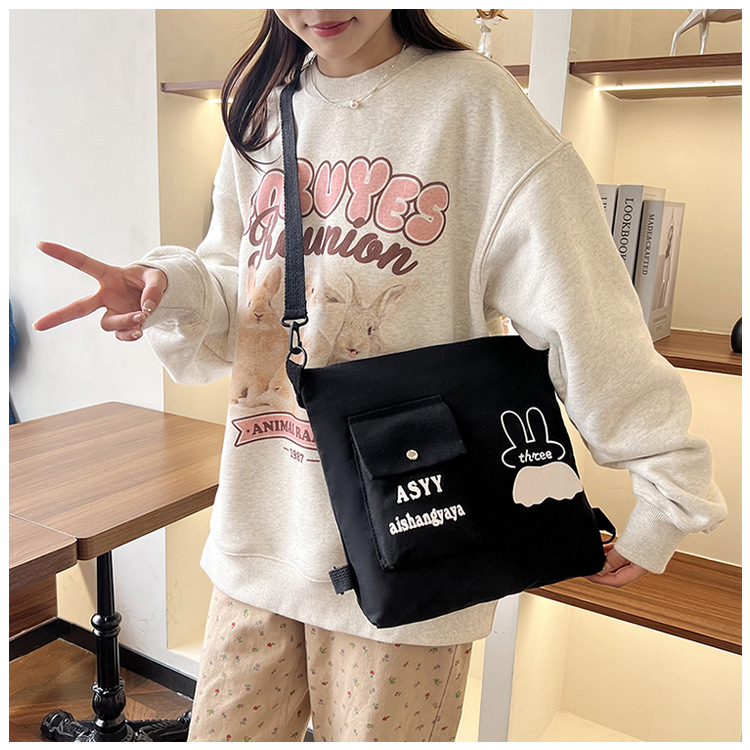 Japanese solid-color tote bag 2024 new style casual and simple student tutorial bag, versatile solid-color single-shoulder crossbody bag for girls Application Scenario