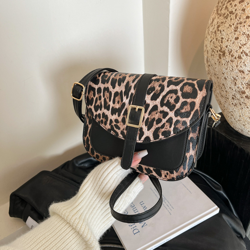 2025 New style, unique and niche design, Korean-style fashionable saddle bag, elegant leopard print women's single-shoulder crossbody underarm bag full figure