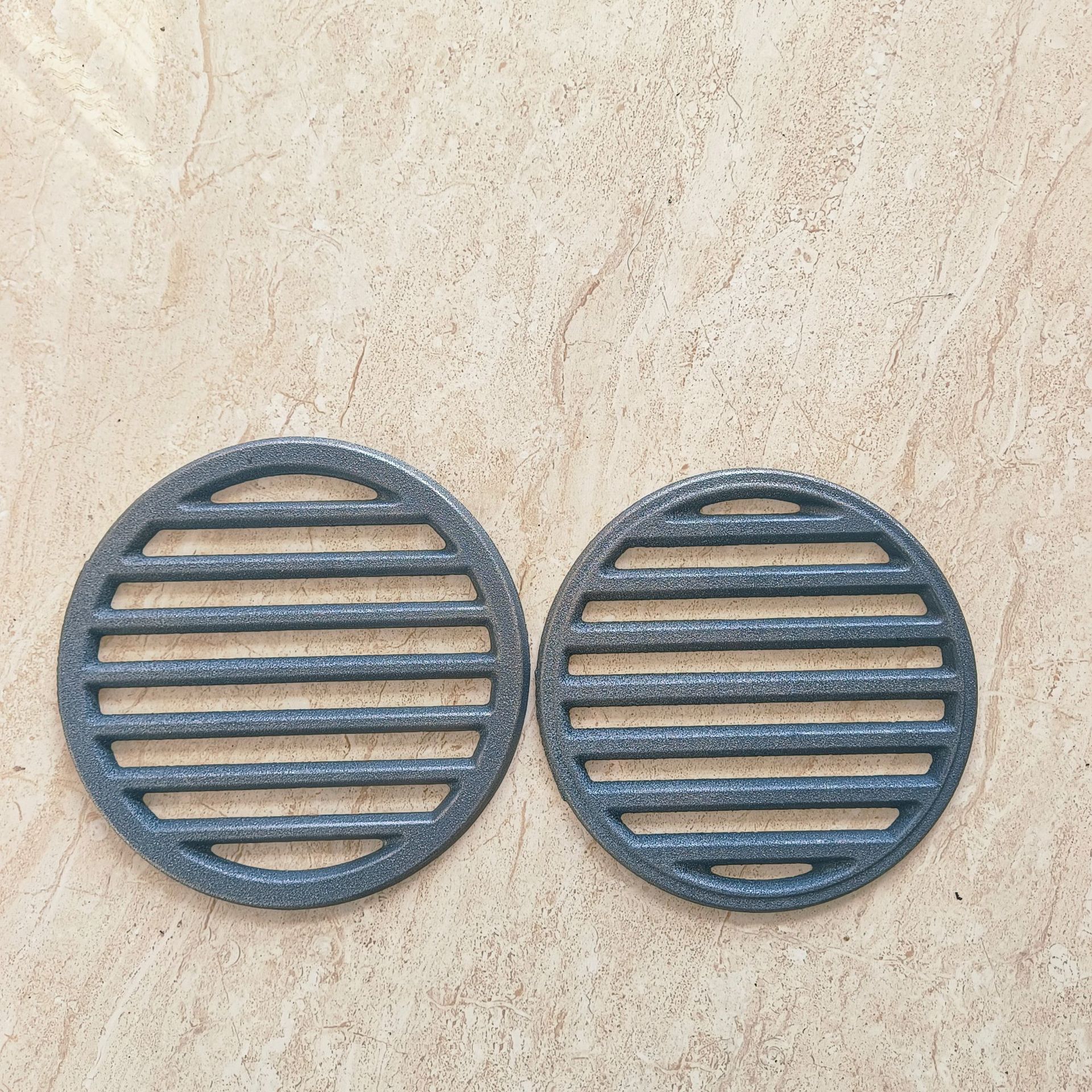 Factory direct supply of round cast iron grates, grate Bridges, pig iron and wood-fired stoves, thickened furnace bottoms and high-temperature resistant furnace bars Application Scenario