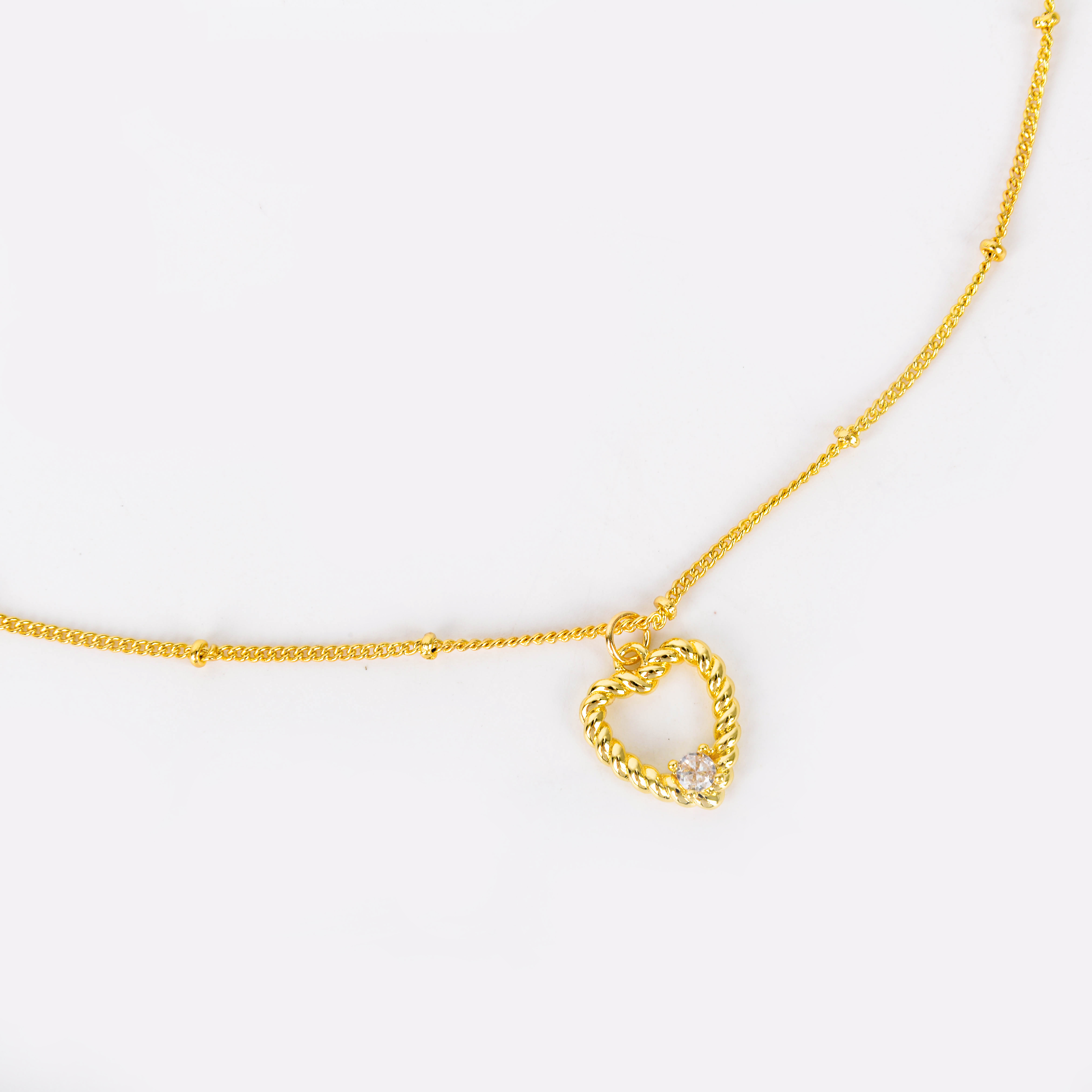 A collection of popular titanium steel anklets in stock. They don't fade in summer, exude a simple yet sophisticated look for women, are fashionable and versatile, and feature a cross-border style from Europe and America