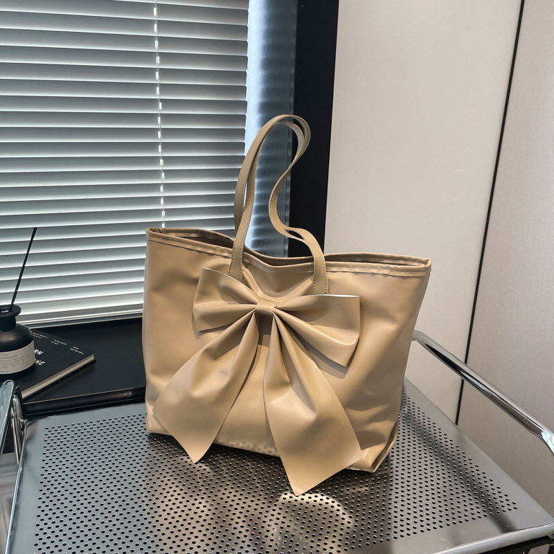 Large-capacity bow tote bag for women, 2025 new style, niche, high-end soft surface commuter handbag, single-shoulder bag full figure