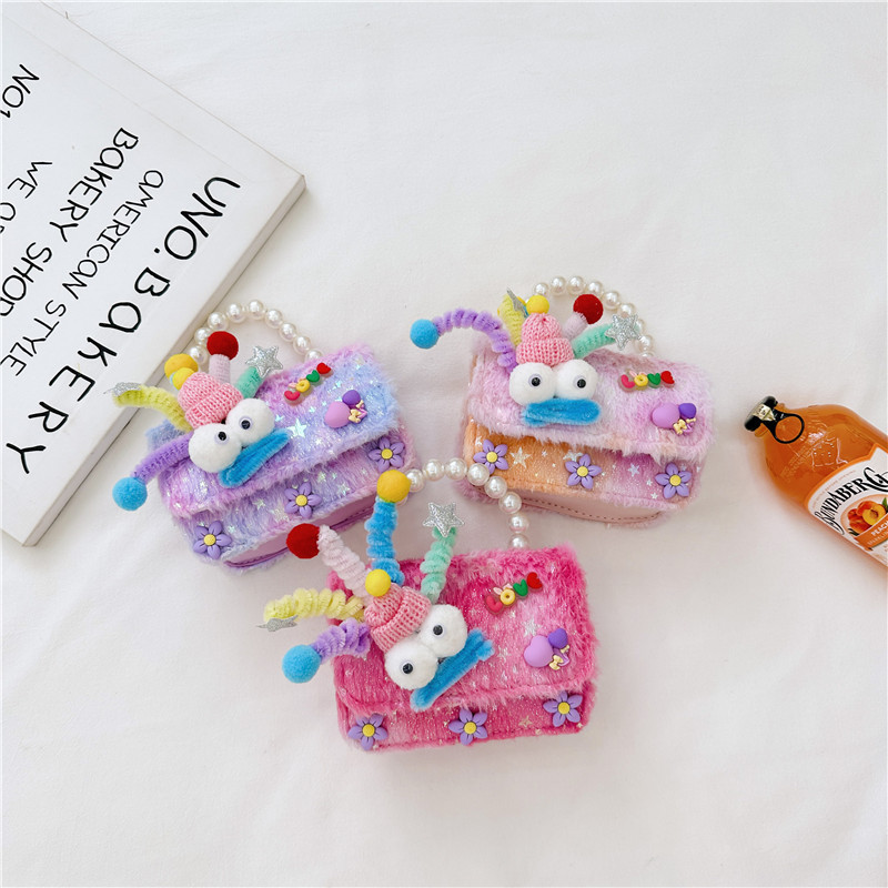 The new autumn and winter children's handbag features a cute plush Sanrio accessory princess bag, a popular little girl bag, and is lightweight Specification drawing