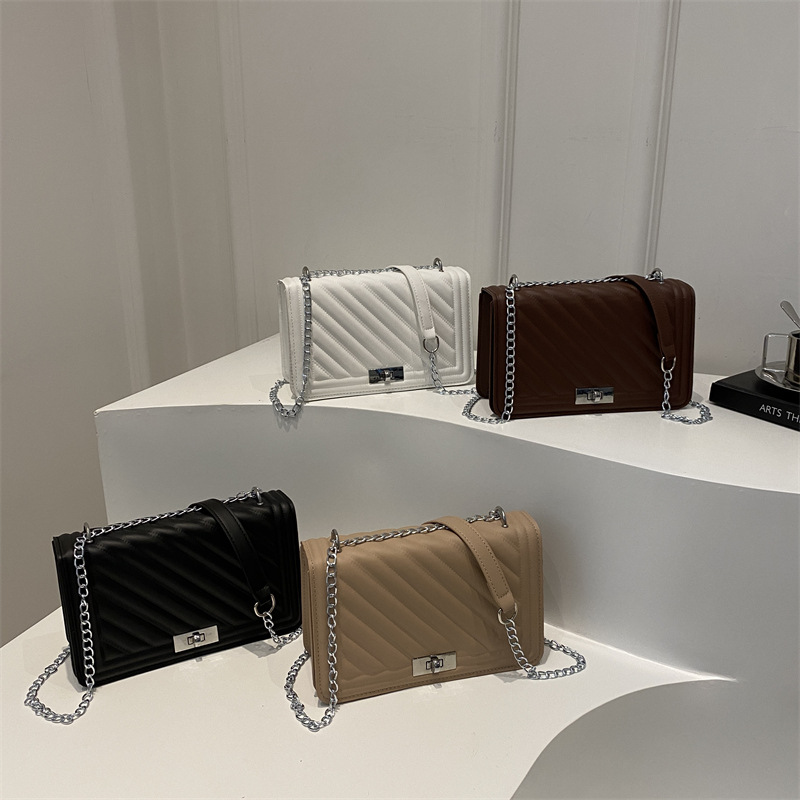 The new 2024 autumn collection features niche designs such as single-shoulder bags, casual and versatile underarm bags, women's bags, and simple crossbody bags Application Scenario