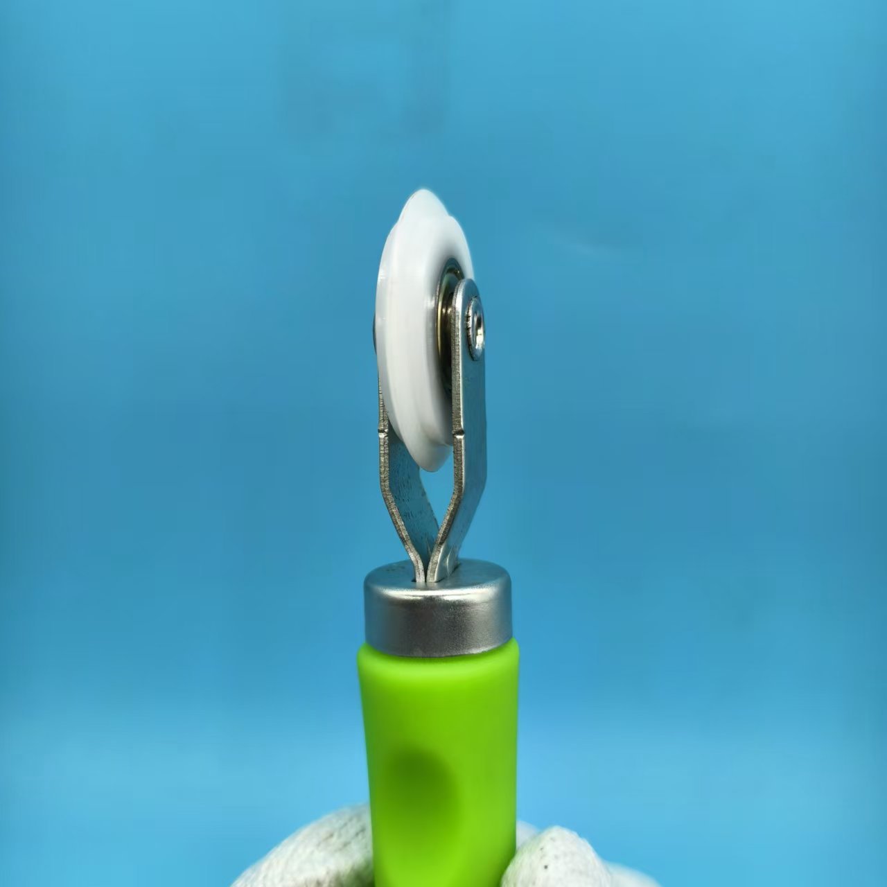 Green handle screen window pressure wheel, window rubber strip installation auxiliary tool pressure wheel Application Scenario
