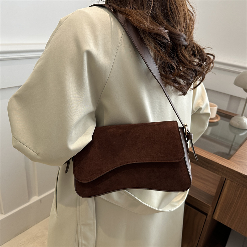 Cross-border Women's Bag 2025 New retro matte fashionable underarm bag, simple and trendy, versatile, hand-held crossbody small square bag Specification drawing