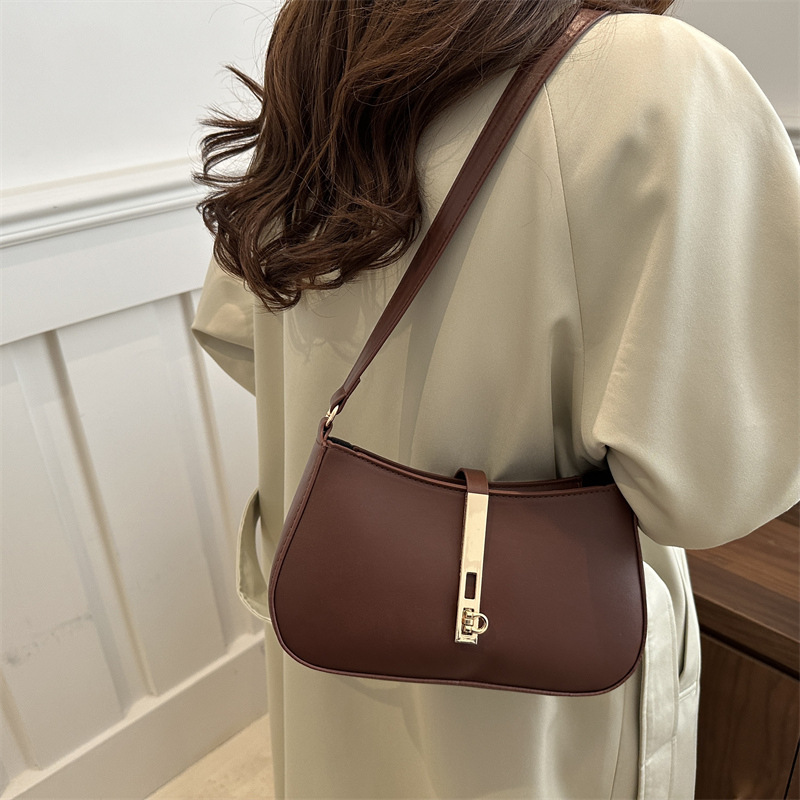 New trendy and versatile crossbody bag, fashionable single-shoulder bag, underarm bag. This year's popular and versatile women's bags Specification drawing