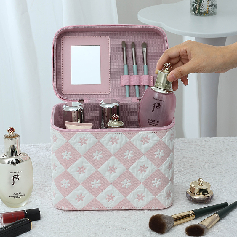 High-end large-capacity makeup bag, portable travel multi-functional cosmetics storage bag, waterproof hand-held cylindrical makeup box Specification drawing