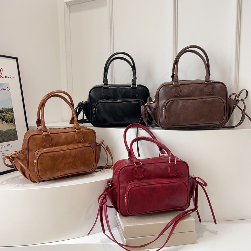A niche design bag, a new 2024 fashionable casual backpack for women, a Korean-style retro commuter crossbody bag Application Scenario