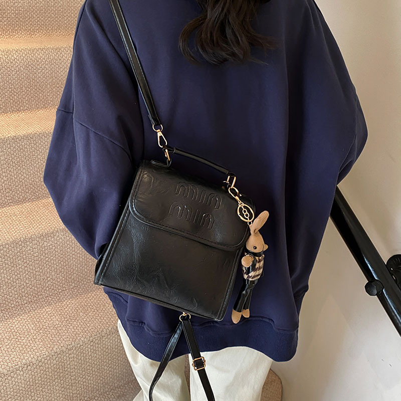 Autumn niche design, simple texture, trendy retro fashion backpack, 2024 new student bag, trendy crossbody bag Specification drawing