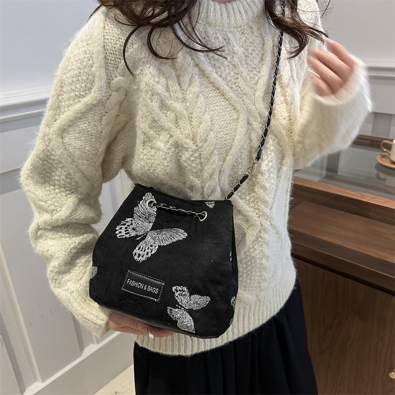 Niche design women's bag 2024 New large-capacity bucket bag, ladies' quality chain single-shoulder hand-carry underarm bag details Picture