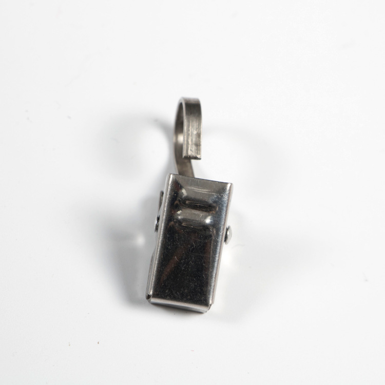 Factory wholesale of curtain clips in stock, stainless steel metal flat hooks, nickel-colored hooks, thickened toothed curtain clips Specification drawing