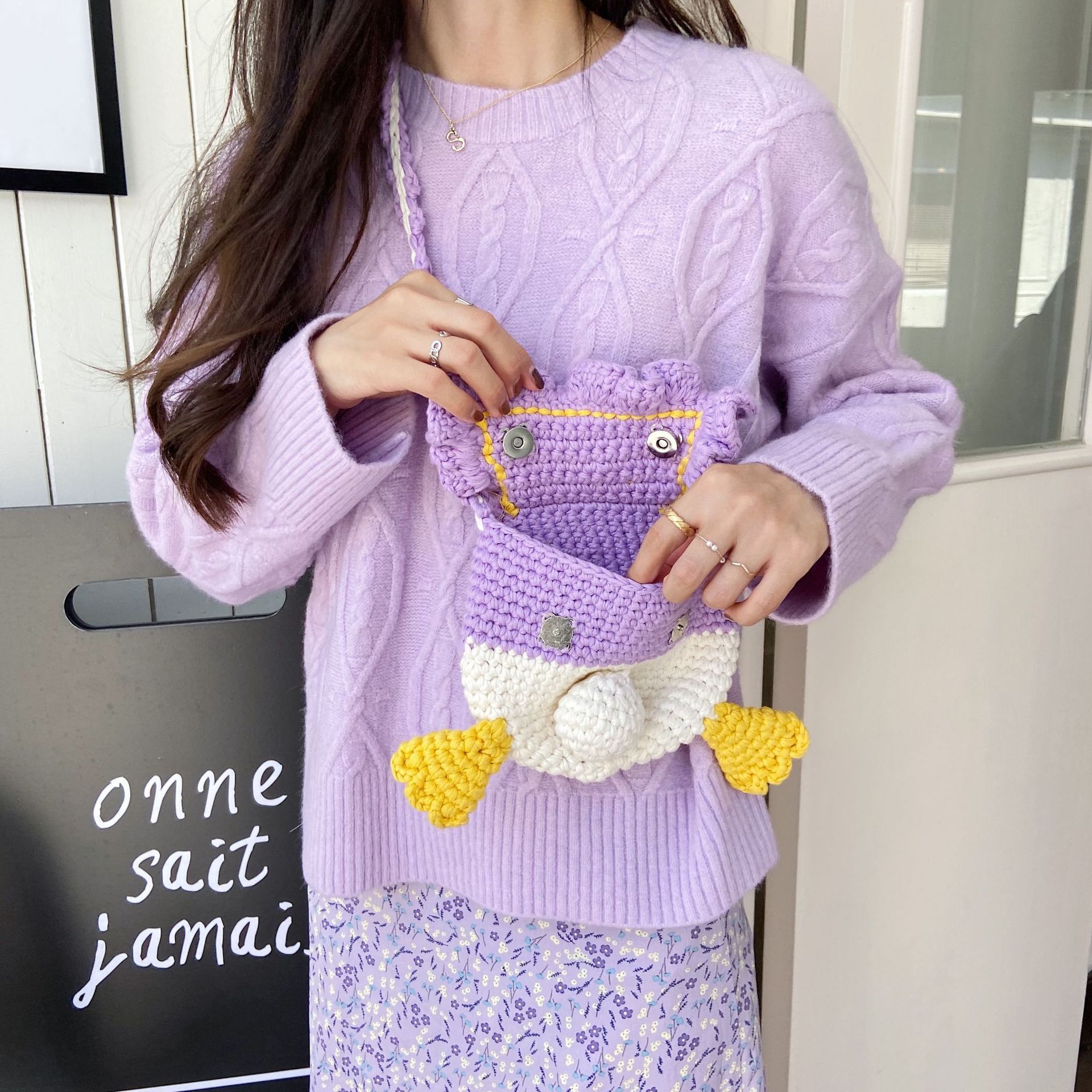 09201 hand-woven bag, hand-sewn cartoon cute duck bottom, versatile woolen single-shoulder crossbody, color-blocking bag details Picture