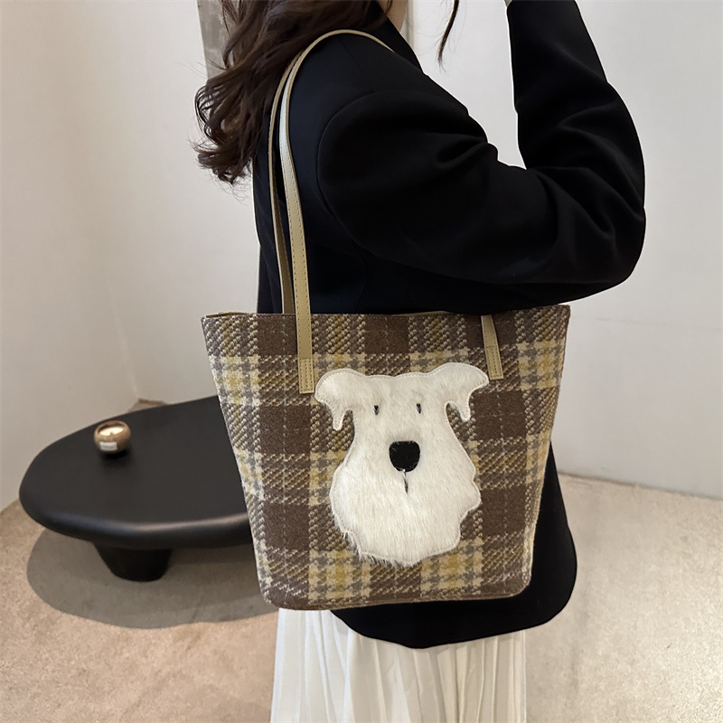 Korean large-capacity high-end tote bag for women, 2024 new checkered bag for commuting, single-shoulder crossbody bag details Picture