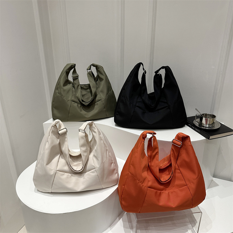 2024 New Tote bag for female college students, crossbody bag for class, single-shoulder bag for commuting to work, nylon bag, cotton-padded jacket bag Application Scenario