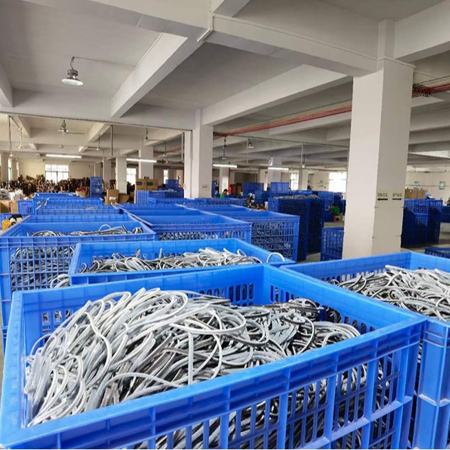 Sliding door wool strips, self-adhesive sealing strips, sliding door and window sealing strips, self-adhesive soundproof wool strips, glass door wooden door gap wool strips Application Scenario