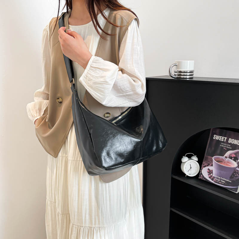 Large-capacity single-shoulder tote bag for women 2025 New style, trendy Korean style, fashionable and stylish casual commuting tote bag details Picture