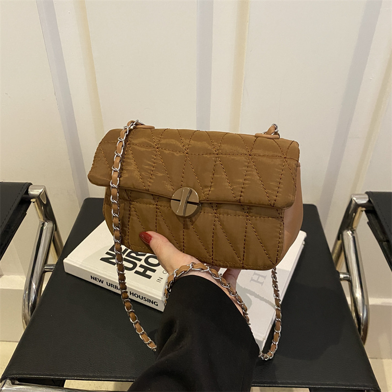 Cross-border versatile crossbody bag for women in autumn 2024, new pearl diamond chain bag, high-end single-shoulder small square bag full figure