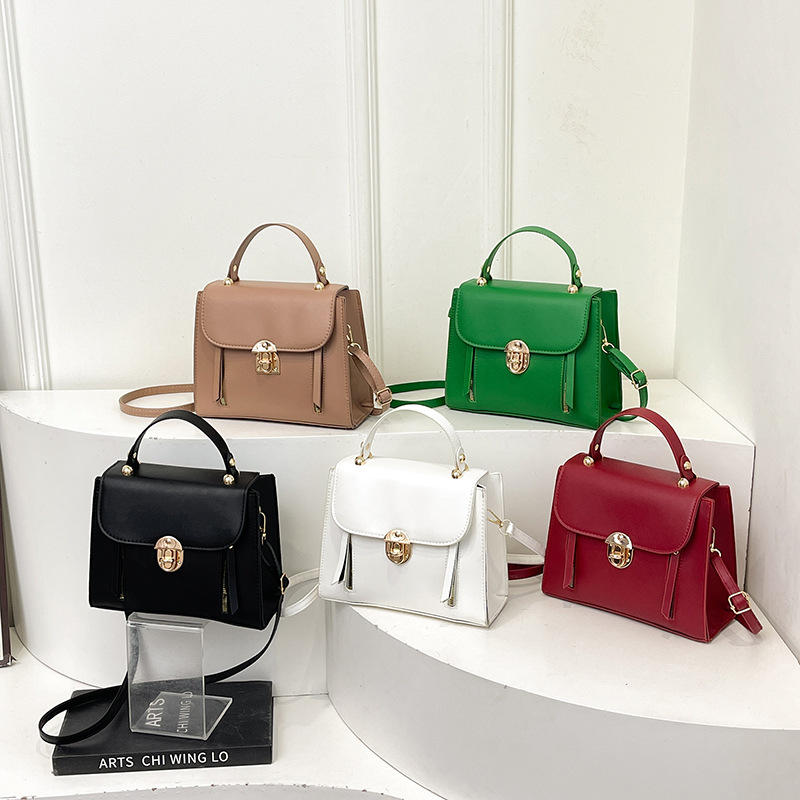 High-end commuter large-capacity bag for women, new Spring 2025 crossbody bag, fashionable single-shoulder bag, tote bag Application Scenario