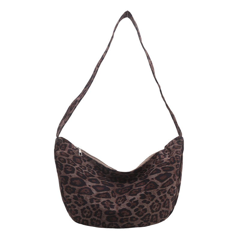 A new large-capacity leopard print tote bag from South Korea, an ins casual and fashionable large-capacity versatile single-shoulder bucket bag Item Picture