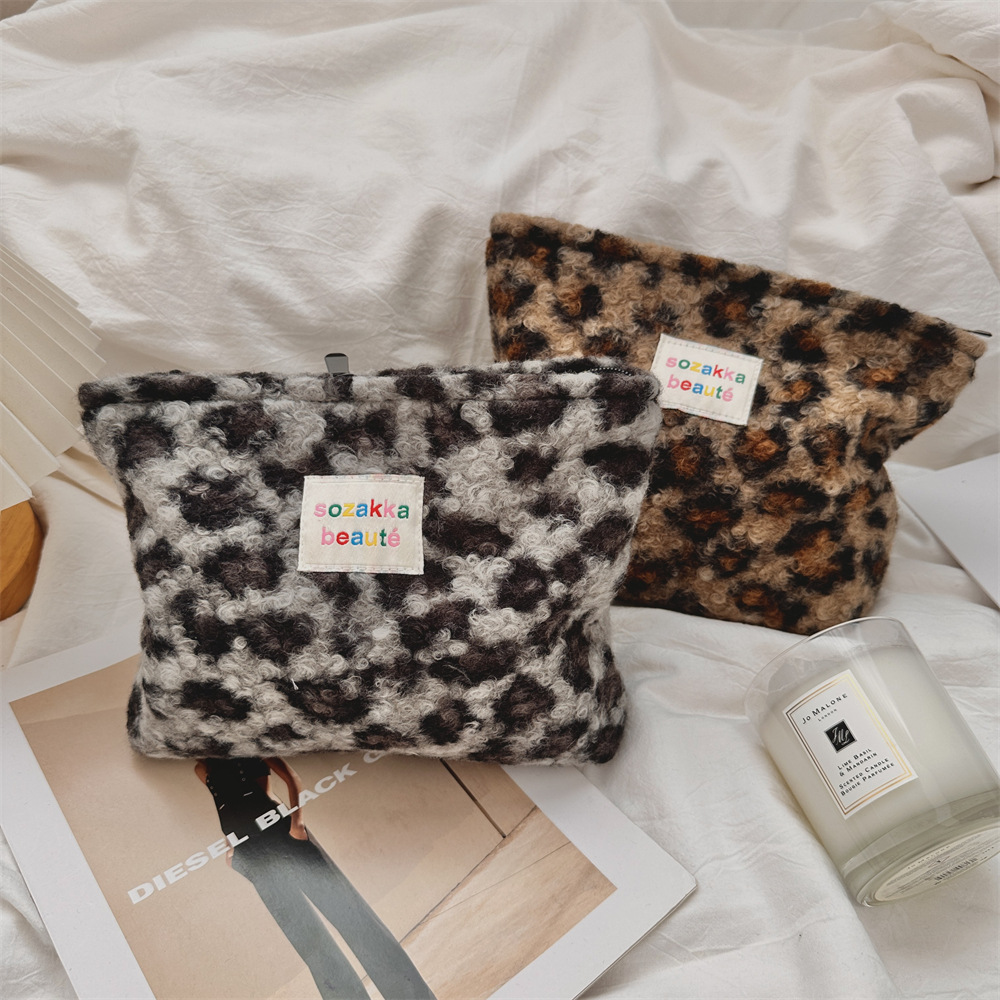 4123 Autumn Plush Makeup Bag Leopard Print Large Capacity Travel skincare Makeup Bag Storage Shopping Clutch full figure