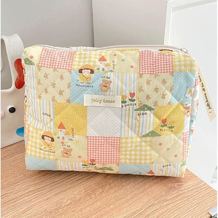 Japanese-style simple hand-held makeup bag, student portable, large-capacity, cute, high appearance level storage bag, pen case storage bag Item Picture