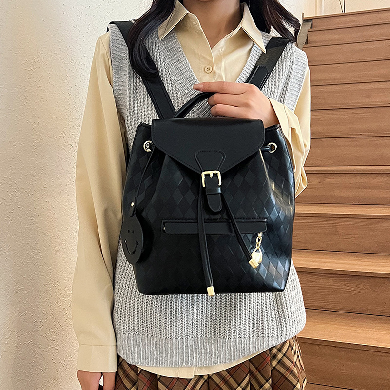 A niche design bucket bag with a drawstring in 2024, a simple European and American diamond-shaped casual single-shoulder crossbody bag for women Specification drawing