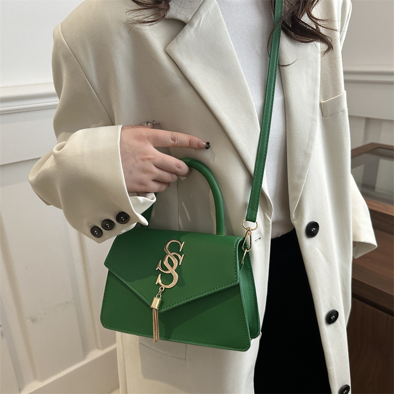 This year, high-end handbags are in vogue for ladies. The 2024 new fashion single-shoulder crossbody bag is versatile and stylish Specification drawing