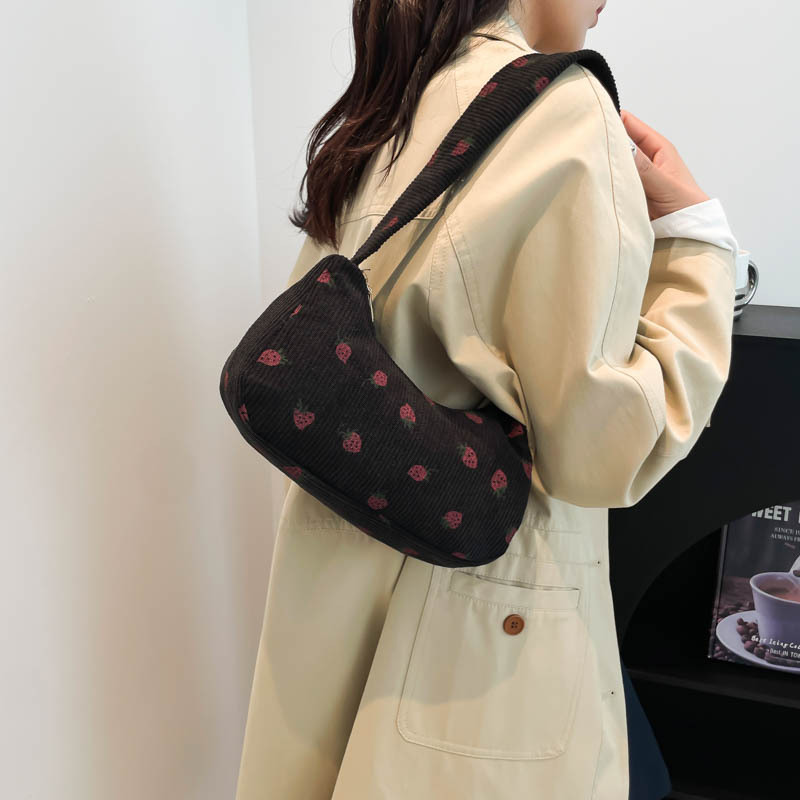 A simple, fashionable and trendy single-shoulder bag, crescent moon bag, new winter 2024 collection, artistic and fresh underarm bag Specification drawing
