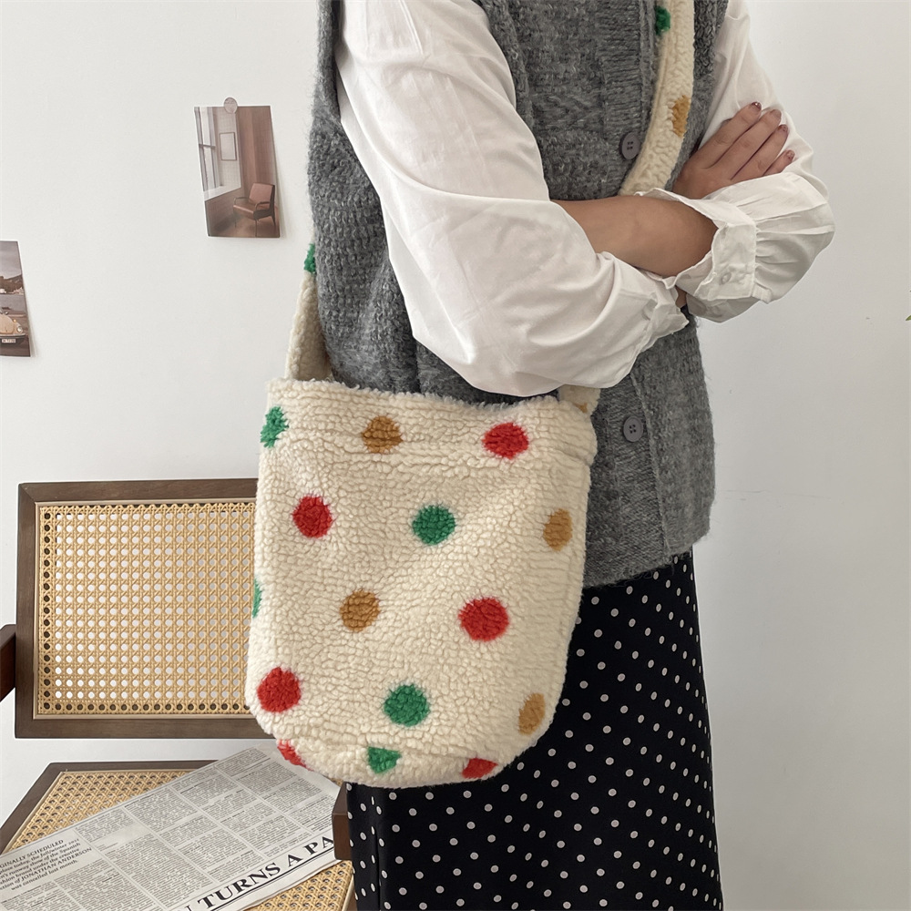 410241 Colorful polka dot plush bag, lambskin bucket bag, large-capacity shopping bag, single-shoulder crossbody armpit bag Specification drawing