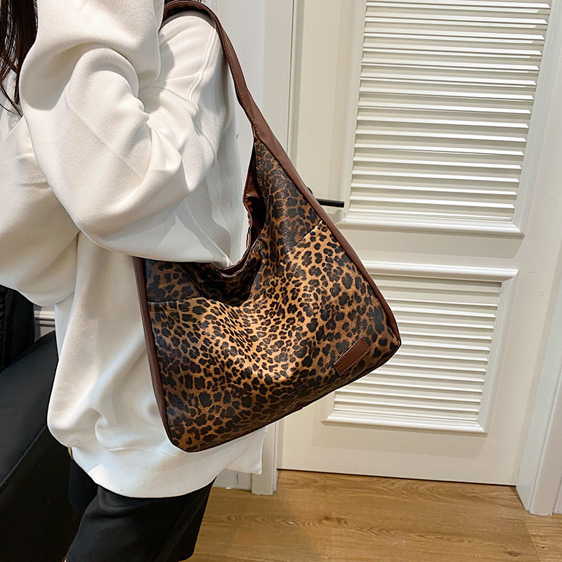 The new 2024 cross-border leopard print bucket bag is a versatile single-shoulder crossbody small bag. It exudes a high-end and stylish vibe for women and is a trendy handbag details Picture