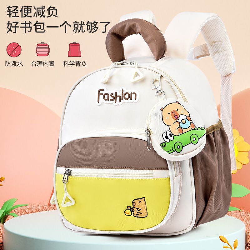 A new favorite among trendy kids, this is a lightweight back-protecting children's casual backpack with cartoon prints and contrasting colors for babies Application Scenario