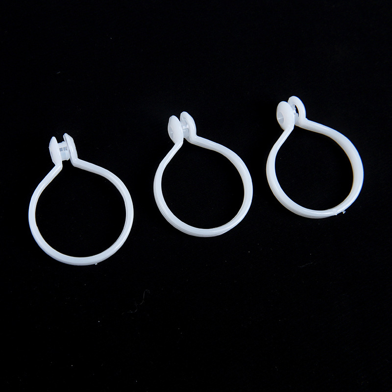 The manufacturer supplies metal curtain rings, Roman rods, open rings, curtain hook accessories, plastic C-rings and curtain hanging rings Application Scenario