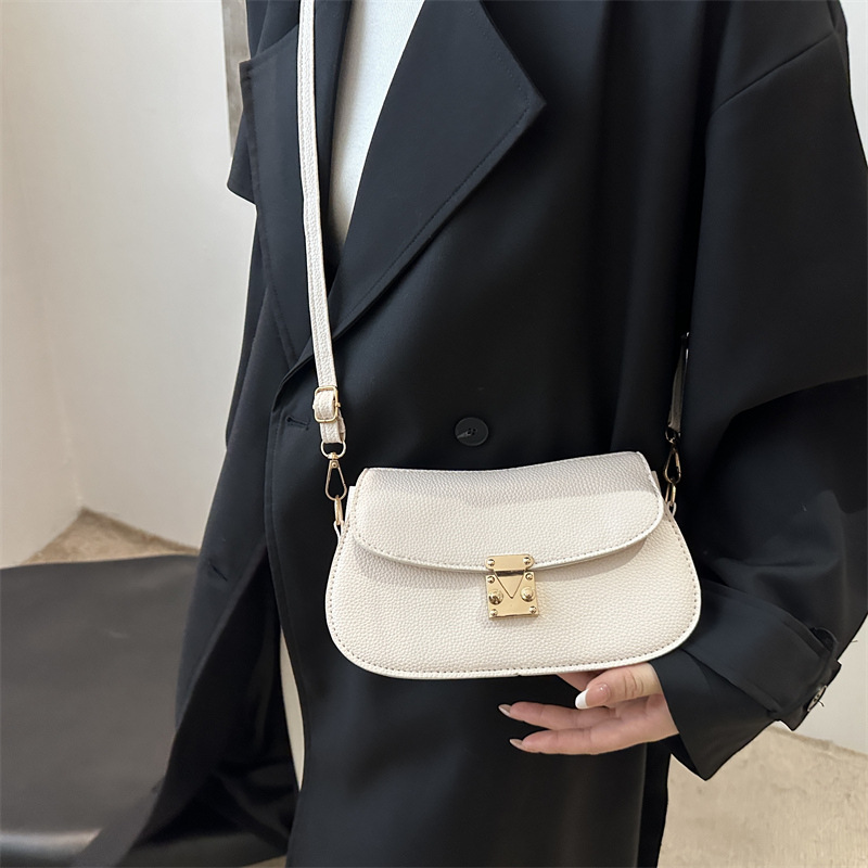A new solid color, simple, casual and fashionable single-shoulder crossbody small square underarm bag for women will be launched in 2024 details Picture